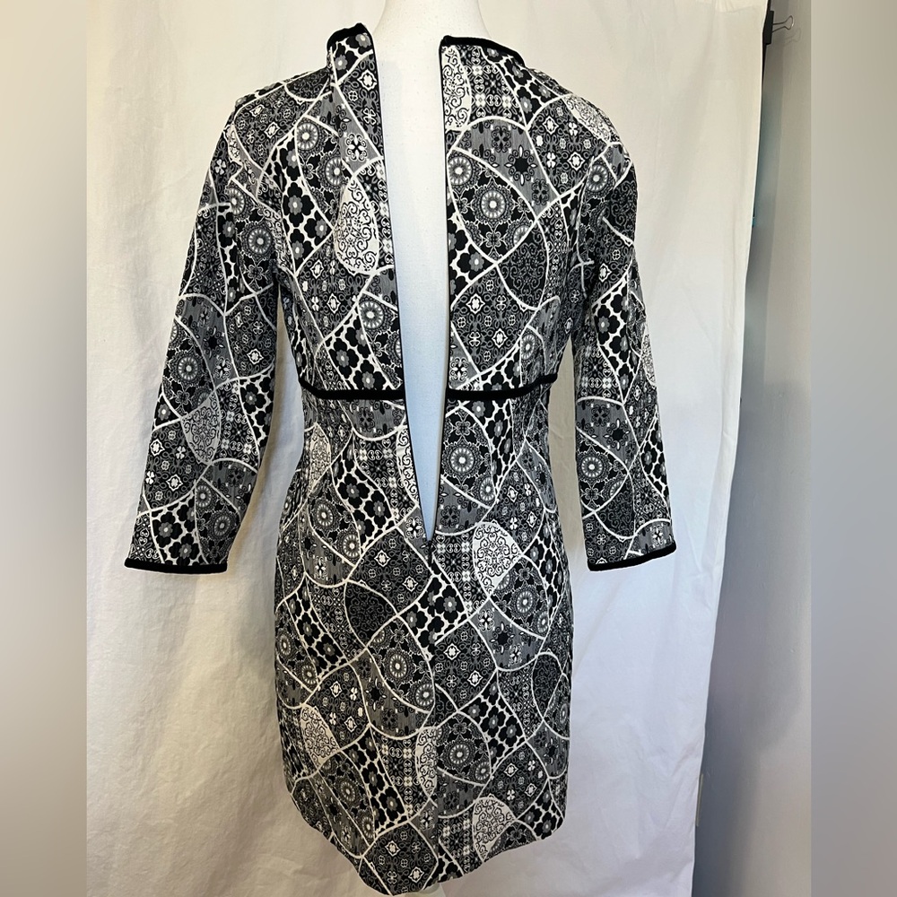Stylish Monochrome Patterned Dress - Picture 2 of 7